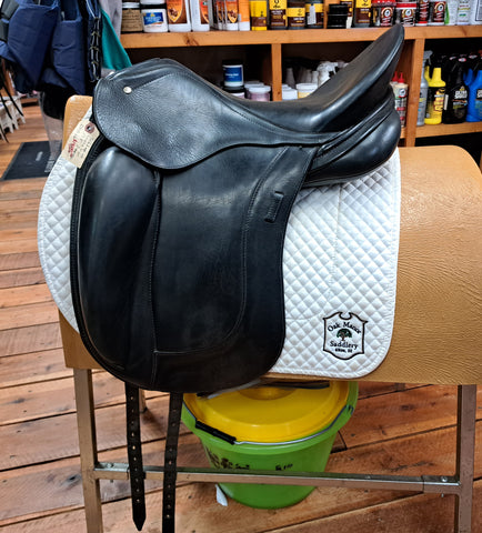 ON TRIAL Schleese Connexion Dressage Saddle - 17.5"
