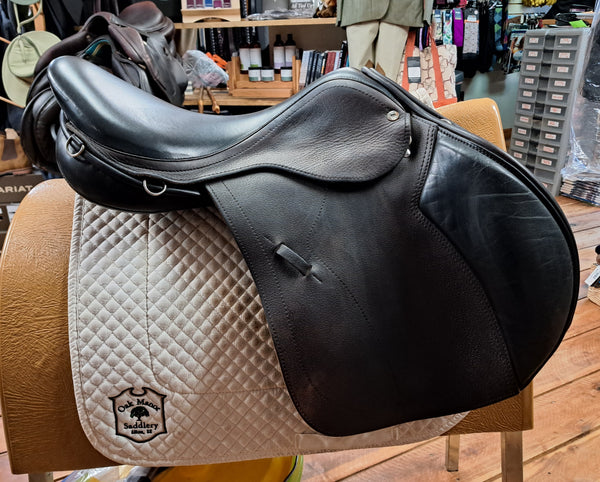 Black Country Solare Jump Saddle 18"