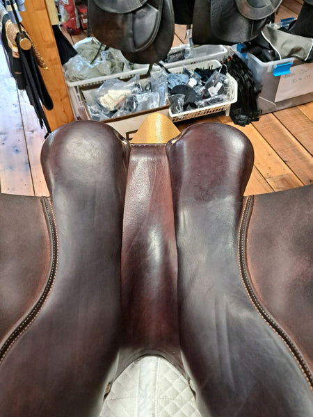 SOLD CWD G2 Close Contact Saddle 17"