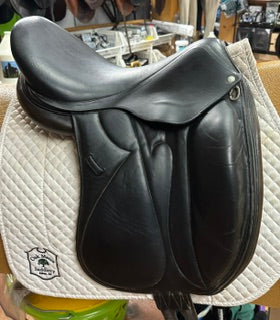 2005 Devoucoux Makila Monoflap Dressage Saddle - 17.5"