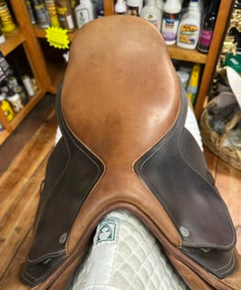 Bevel Artisan Jump Saddle - 17"