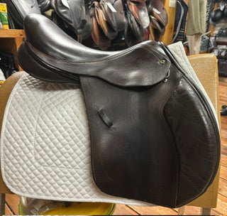 Black Country Ricochet Jump Saddle - 18"