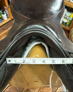 Black Country Ricochet Jump Saddle - 18"