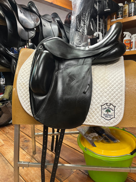 Custom Saddlery Icon Star Dressage Saddle