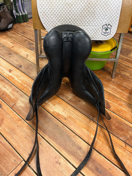 Custom Saddlery Icon Star Dressage Saddle