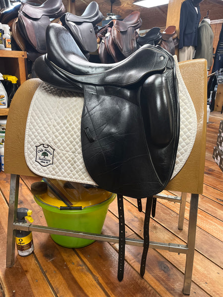 2001 Custom Saddlery Icon Flight Dressage Saddle- 17"