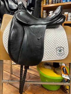 Stubben Genesis Dressage Saddle - 17"