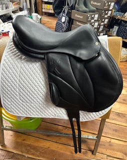 2013 Voltaire Lexington Monoflap Jump Saddle - 17.5"