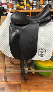 2006 County Competitor Dressage Saddle - 17.5"
