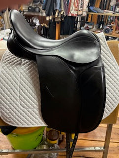 2006 County Competitor Dressage Saddle - 17.5"
