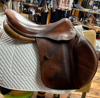 2009 Devoucoux Barritz Jump Saddle - 18.5