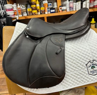 2021 Voltaire Stuttgart Jump Saddle - 17.5"